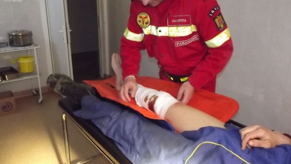 În loc de buştean au tăiat cu drujba un copil de 13 ani! În loc de buştean au tăiat cu drujba un copil de 13 ani!