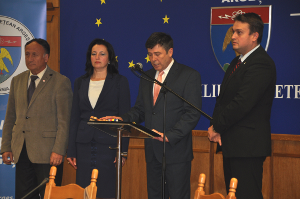 Jurământul lui Tecău în faţa primarilor de la toate partidele