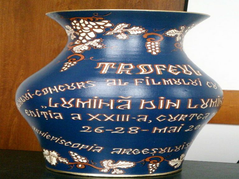 ARGCOMS: De un deceniu realizează marele trofeu al Festivalului filmului religios „Lumină din lumină”