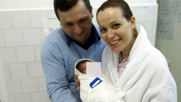 Sfântul Nicolae i-a adus consilierului Ionescu, o fetiță!