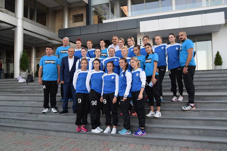 Primarul Ion Georgescu a primit vizita handbalistelor de la SC Dacia Mioveni 2012!