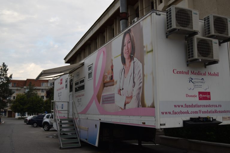 Mioveni:1060 de femei au beneficiat de examinări gratuite pentru diagnosticarea cancerului de sân şi a celui de col uterin Mioveni:1060 de femei au beneficiat de examinări gratuite pentru diagnosticarea cancerului de sân şi a celui de col uterin