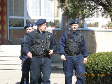 Jandarmii argeşeni asigură paza la peste 20 de obiective!