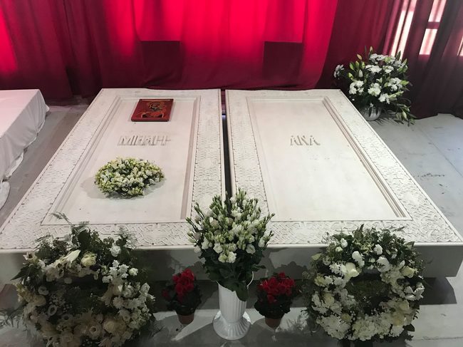 Zeci de pelerini la capela regilor din Curtea de Argeş!