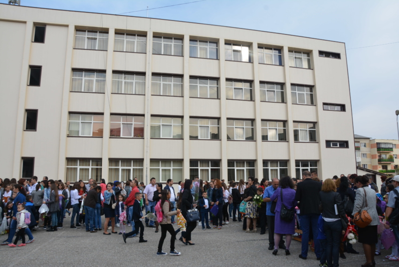 În atenția elevilor! Se acordă burse în valoare de 200 de lei