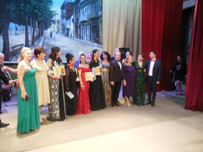VIDEO: Festivitatea de premiere din cadrul Festivalului Naţional de Romanţe şi Poezie „Rapsodii de Toamnă”