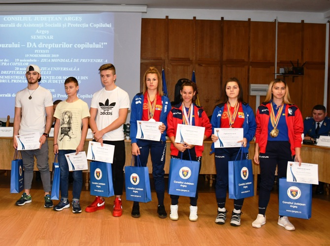 Copii și tineri instituționalizați, premiați pentru rezultate deosebite