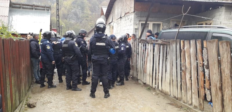 Casă demolată la Cetăţeni! Era construită ilegal!