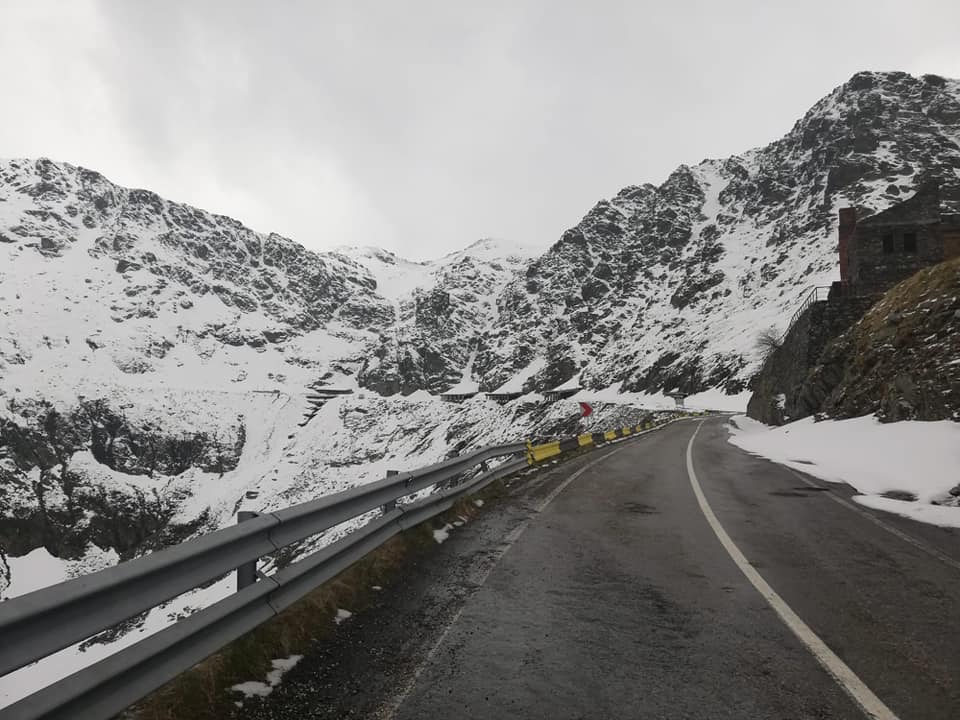 Transfăgărășanul rămâne închis din cauza iernii