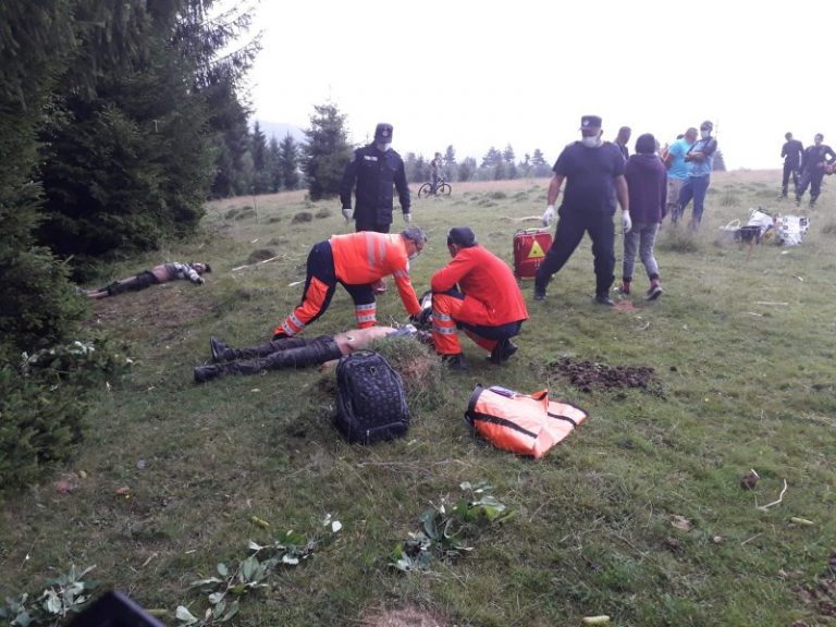 Tatăl şi fiul, doborâţi de un fulger…