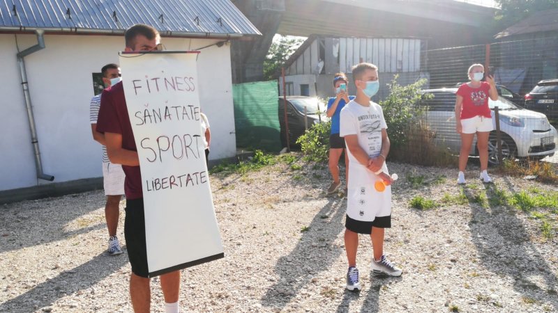 Protest la Câmpulung pentru că s-a închis sala de fitness! VIDEO
