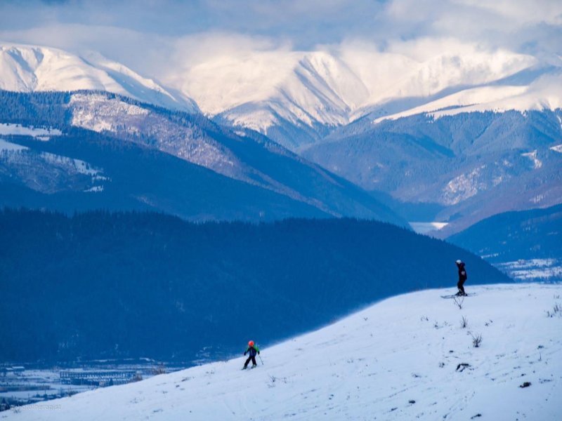 Se schiază pe dealul Mățău, cel mai înalt din România