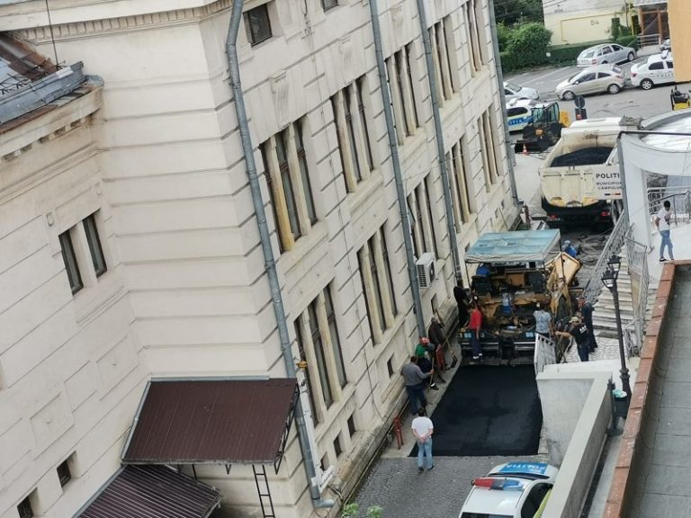 În sfârșit, Poliția, înconjurată de asfalt! În sfârșit, Poliția, înconjurată de asfalt!