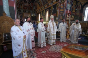 Sfânta Liturghie Arhierească oficiată la mănăstirea Ciocanu de...
