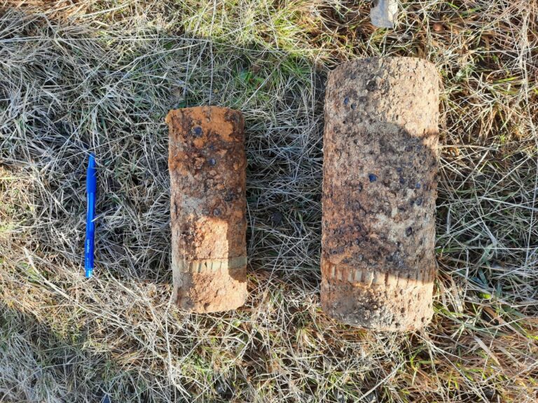 Bombe neexplodate au fost găsite într-o grădină din Lerești Bombe neexplodate au fost găsite într-o grădină din Lerești