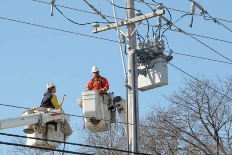 Atenție! Se oprește curentul electric la Mioveni! Sute de gospodării afectate!
