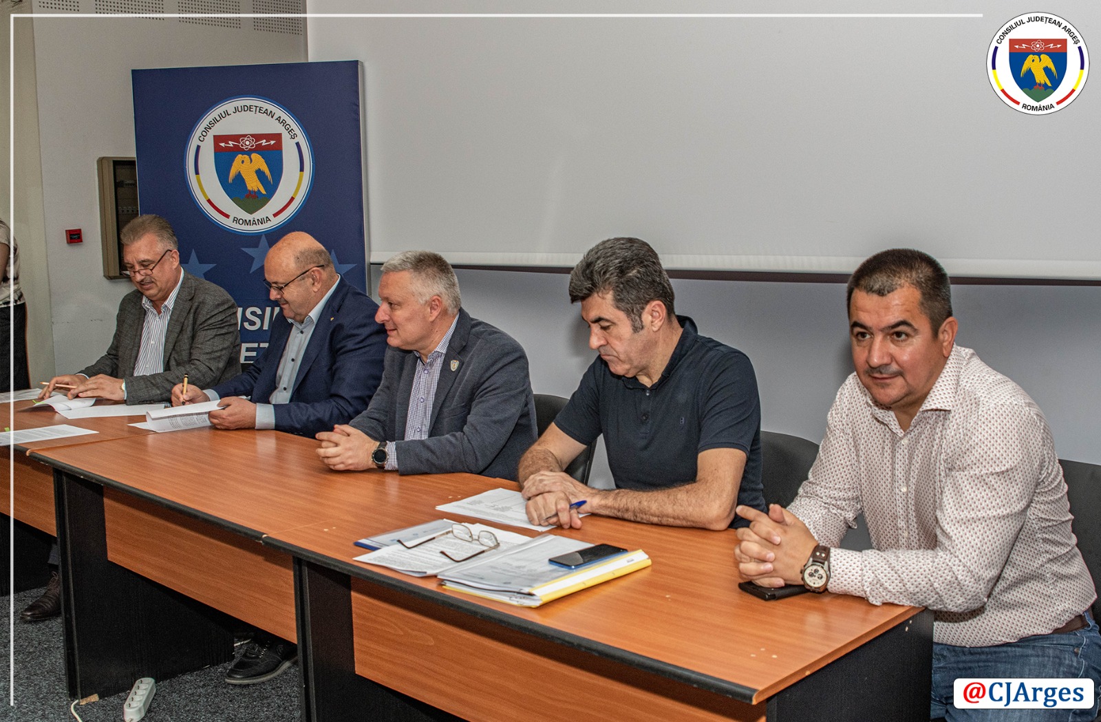 Argeșul pe primul loc. Microbuze electrice pentru 25 de localități din județ!