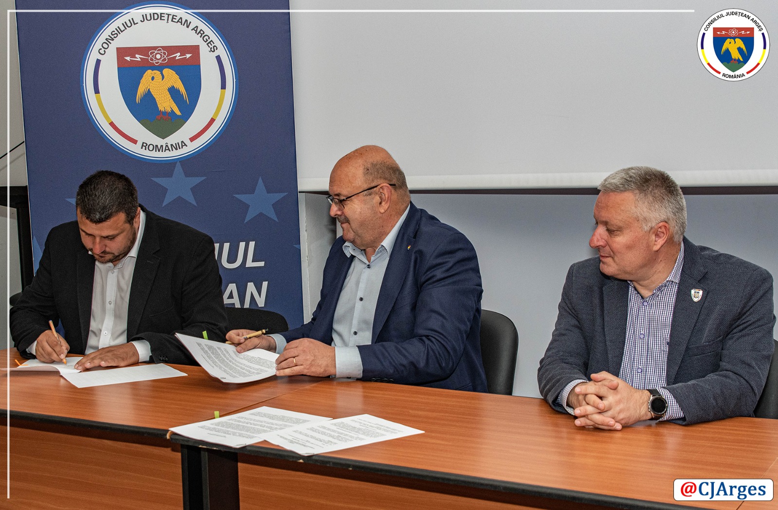 Argeșul pe primul loc. Microbuze electrice pentru 25 de localități din județ!