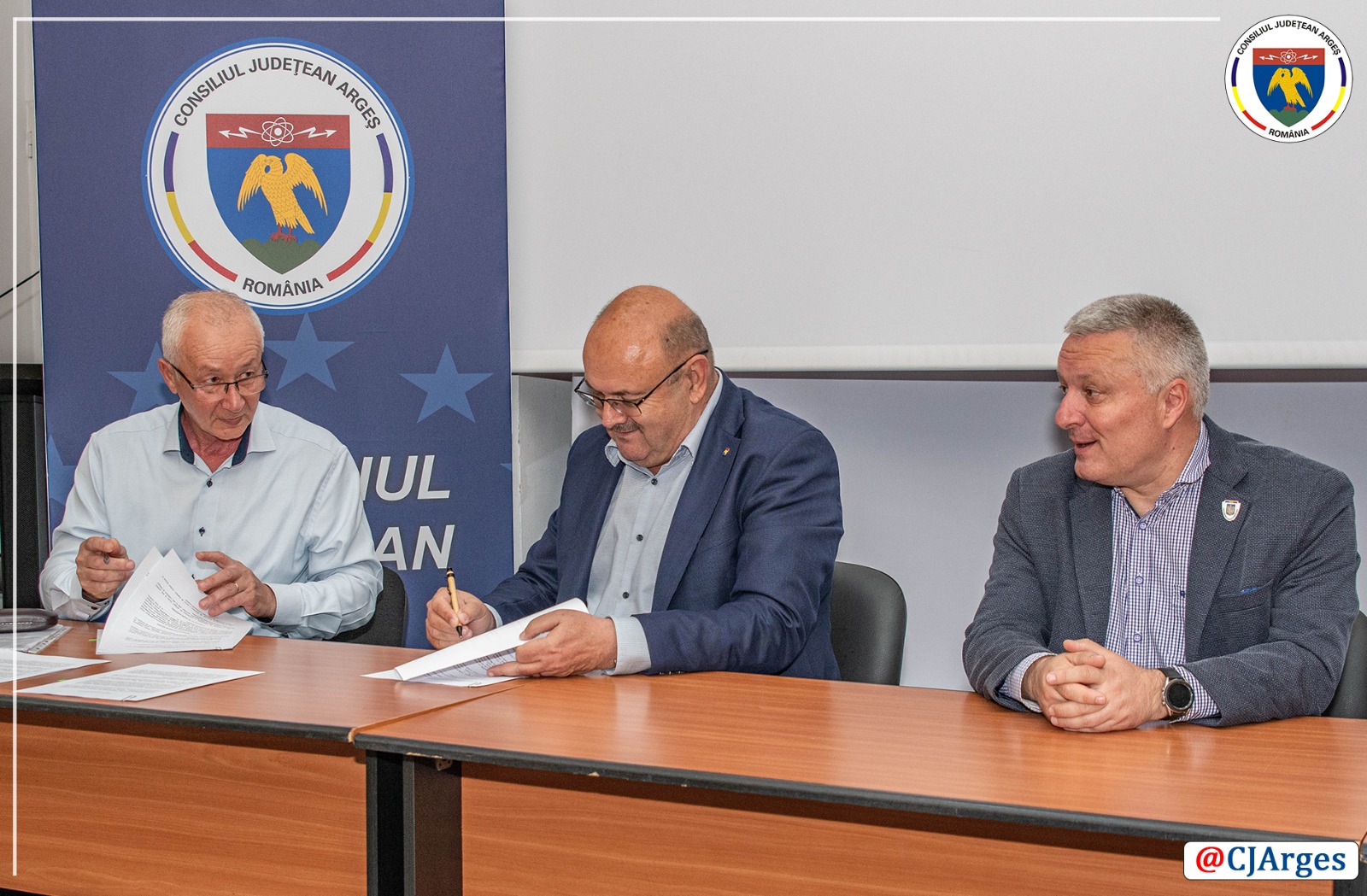 Argeșul pe primul loc. Microbuze electrice pentru 25 de localități din județ!