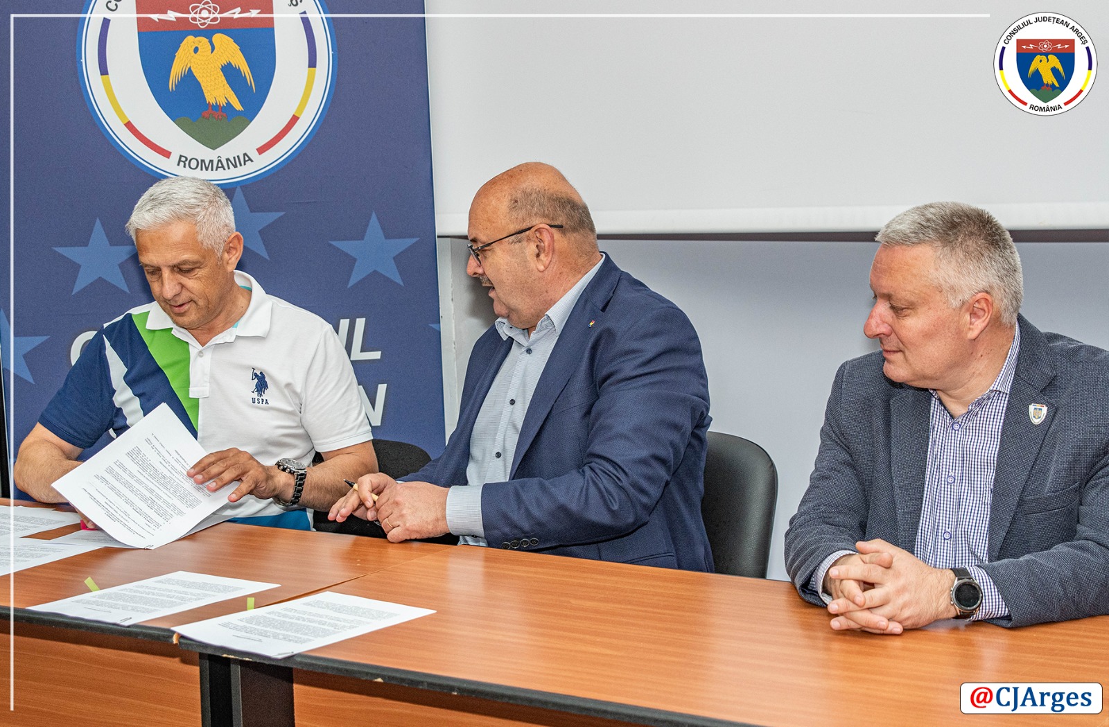 Argeșul pe primul loc. Microbuze electrice pentru 25 de localități din județ!