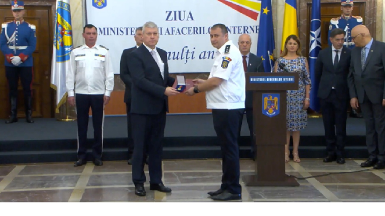 Cei mai buni ofițeri ai DGA Argeș, premiați de ministrul Predoiu!