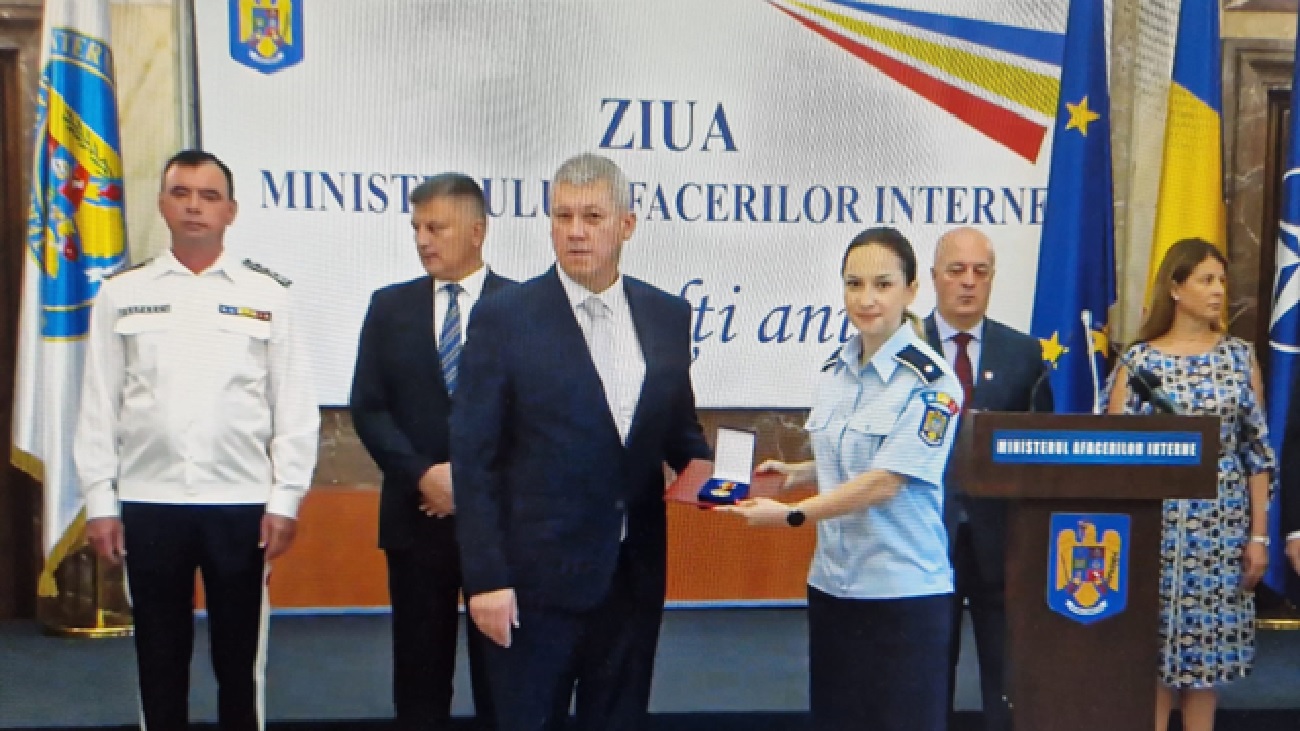 Cei mai buni ofițeri ai DGA Argeș, premiați de ministrul Predoiu!