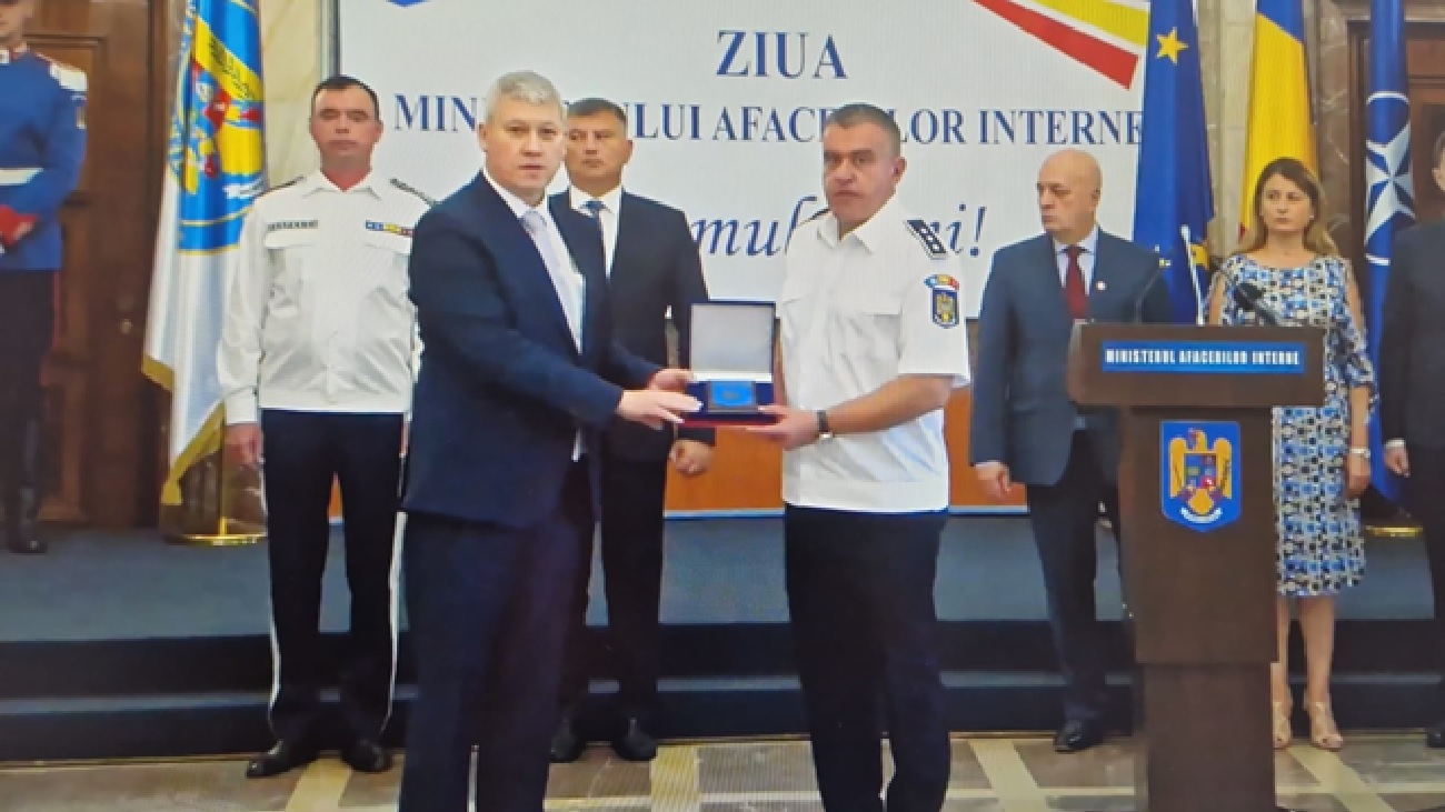Cei mai buni ofițeri ai DGA Argeș, premiați de ministrul Predoiu!