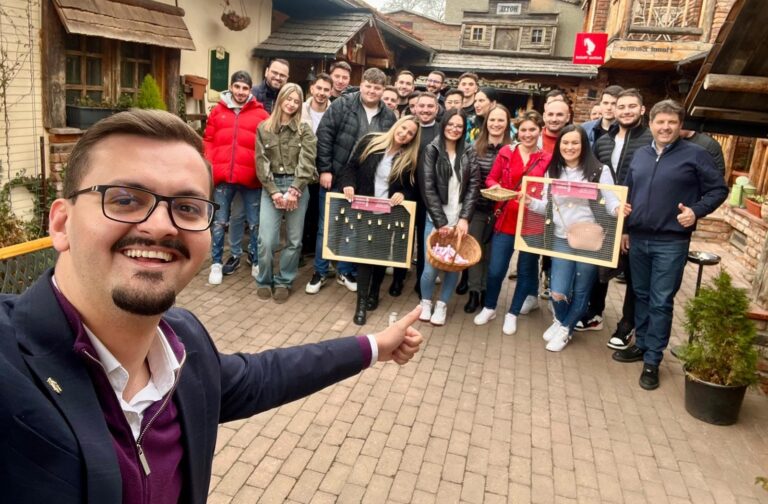 VIDEO. Ce acțiune inedită au pus la cale tinerii social democrați pe străzile din Câmpulung