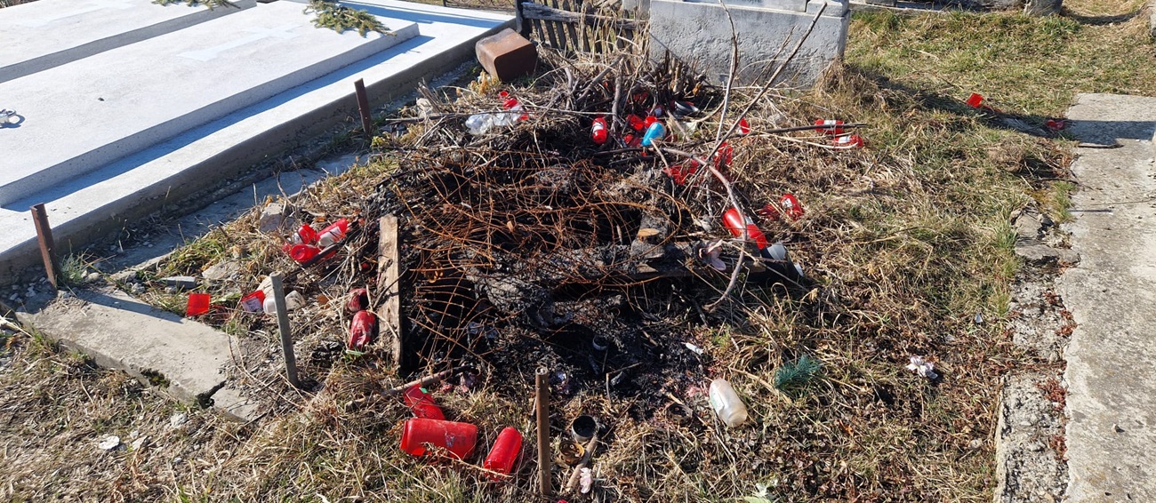 Groaznic! În ce s-a transformat un cimitir din Câmpulung Muscel!