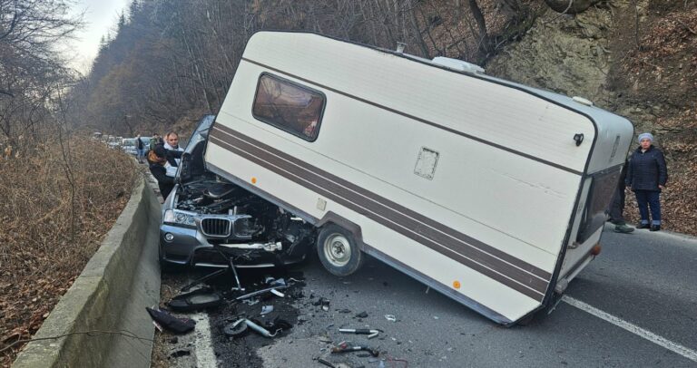 VIDEO. Așa ceva rar mai vezi! Trafic blocat pe raza localității Dragoslavele VIDEO. Așa ceva rar mai vezi! Trafic blocat pe raza localității Dragoslavele