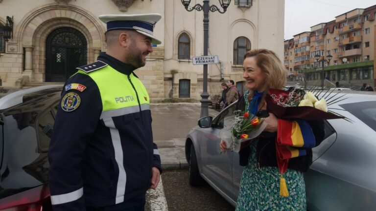 VIDEO. Ce amenzi mișto au primit șoferițele care au fost prinse conducând mașinile pe străzile din Câmpulung