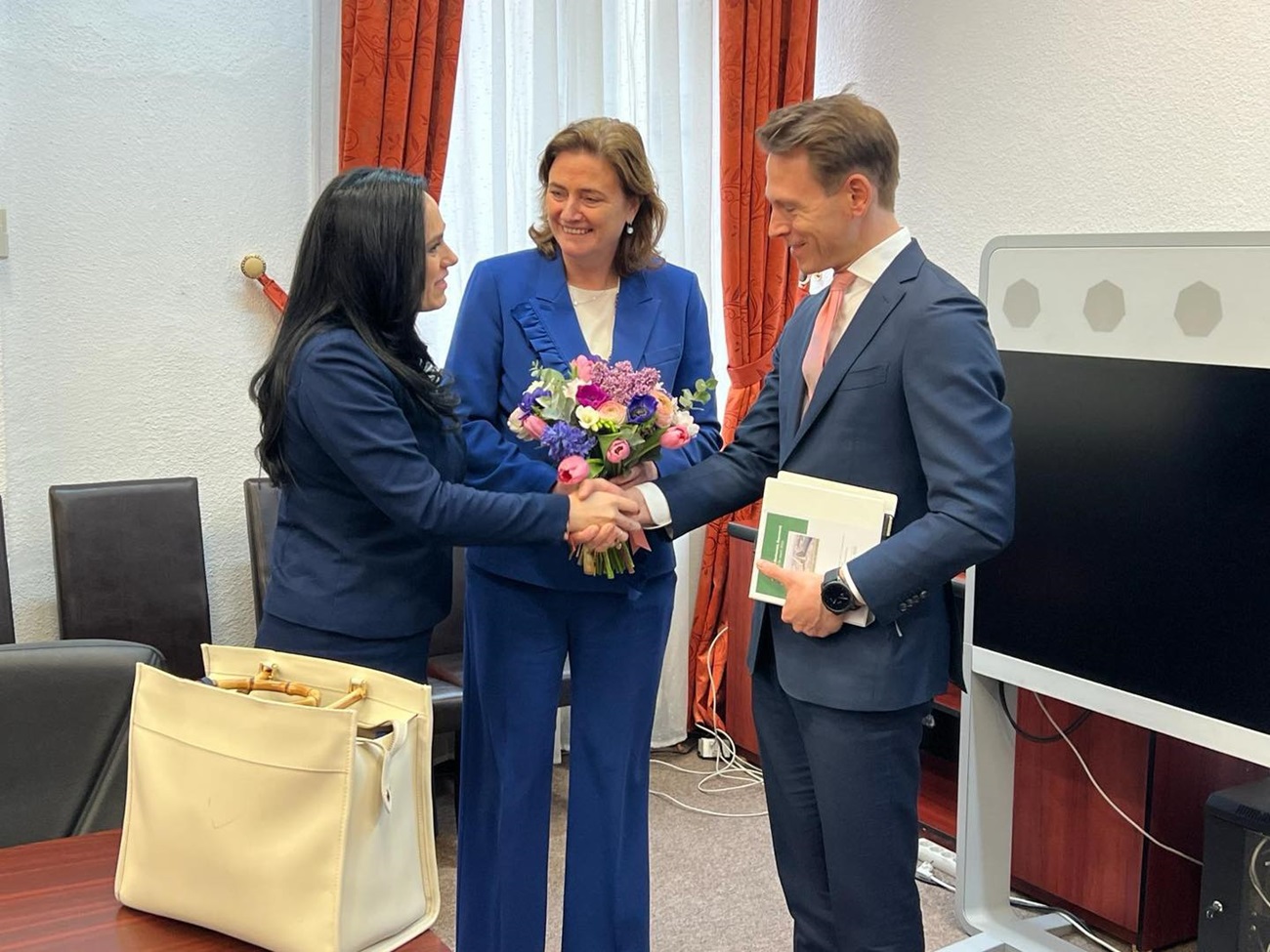 Ministrul Simona Bucura-Oprescu s-a întâlnit cu vicepremierul Regatului Țărilor de Jos, Karien van Gennip