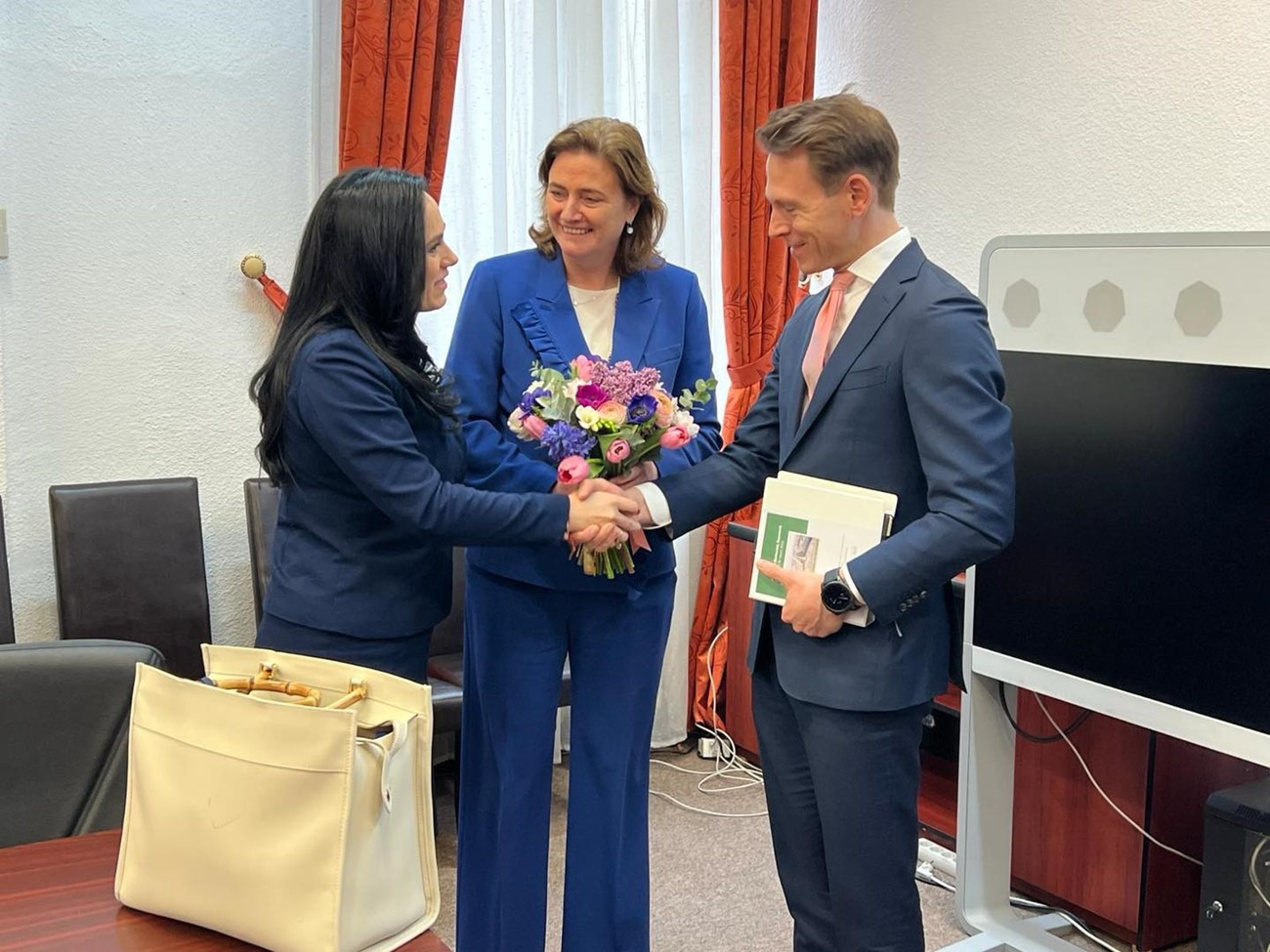 Ministrul Simona Bucura-Oprescu s-a întâlnit cu vicepremierul Regatului Țărilor de Jos, Karien van Gennip