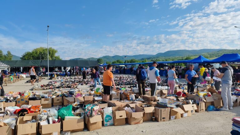 VIDEO. Furnicar de duminică. Târgul din Domnești, de la România din Argeș care se transformă, săptămânal în Capitala comerțului