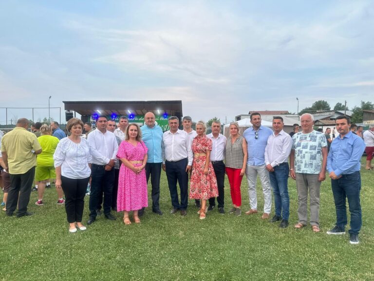 Ion Mînzînă, la Costești: “Să fim mai buni, mai solidari, mai uniți, pentru că numai așa putem avea un viitor!”