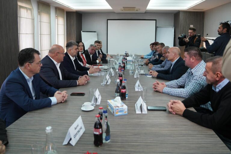 Marcel Ciolacu la Mioveni. Ce discuții a purtat cu liderii sindicali de la Dacia