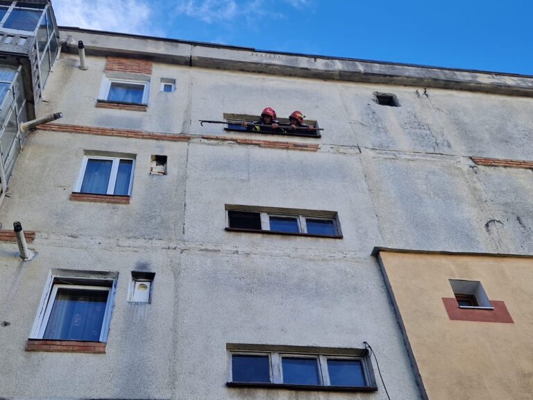Un bloc din Câmpulung Muscel, pericol public