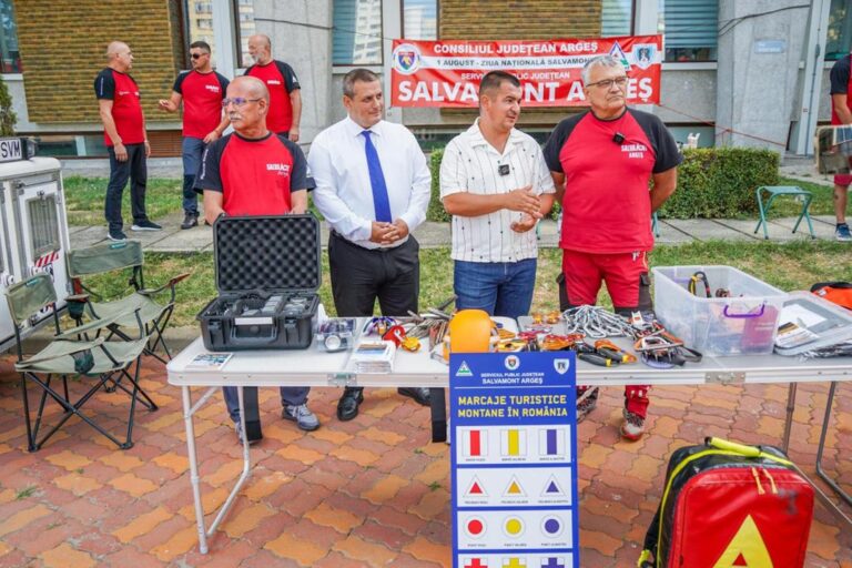 Expoziție cu tehnică de salvare organizată de Ziua Națională a Salvamontului