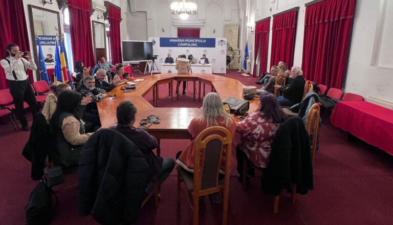 INEDIT. 15 pictori vor surprinde în lucrările lor, Câmpulungul din Muscel în perioada toamnei
