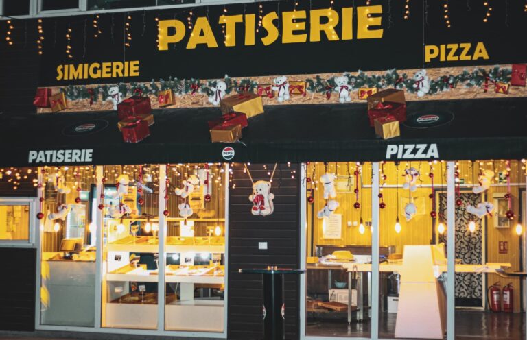 Pe celebrul DN 73, la Rucăr găsiți cea mai modernă patiserie cu produse de TOP
