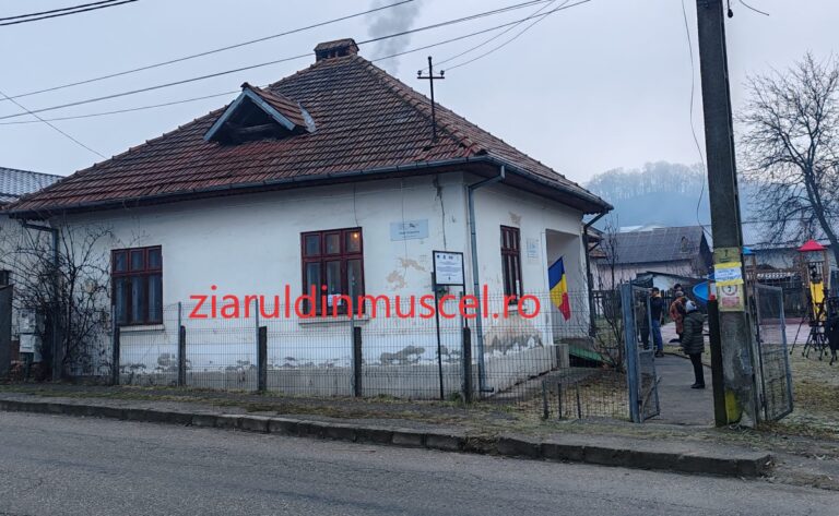Primărița Elena Lasconi, back in business. A votat în Câmpulung Muscel, la secția unde este arondată Primărița Elena Lasconi, back in business. A votat în Câmpulung Muscel, la secția unde este arondată