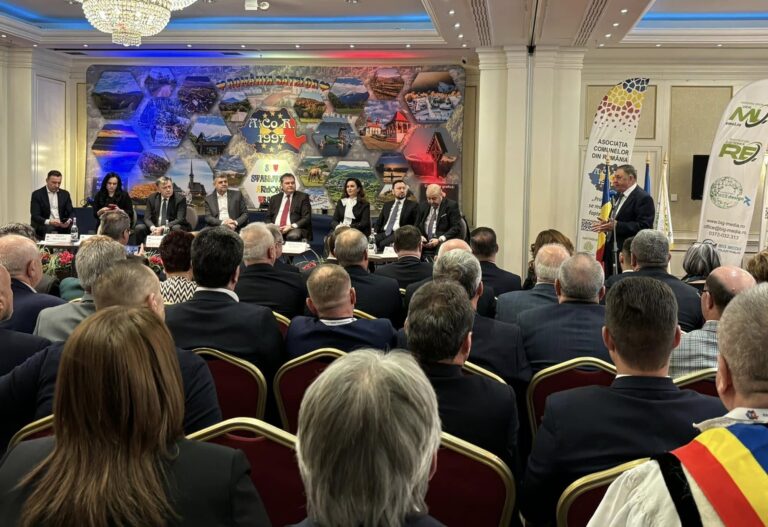 Primarii din Muscel la ACoR, alături de ministrul Muncii, Simona Bucura Oprescu și Marcel Ciolacu Primarii din Muscel la ACoR, alături de ministrul Muncii, Simona Bucura Oprescu și Marcel Ciolacu