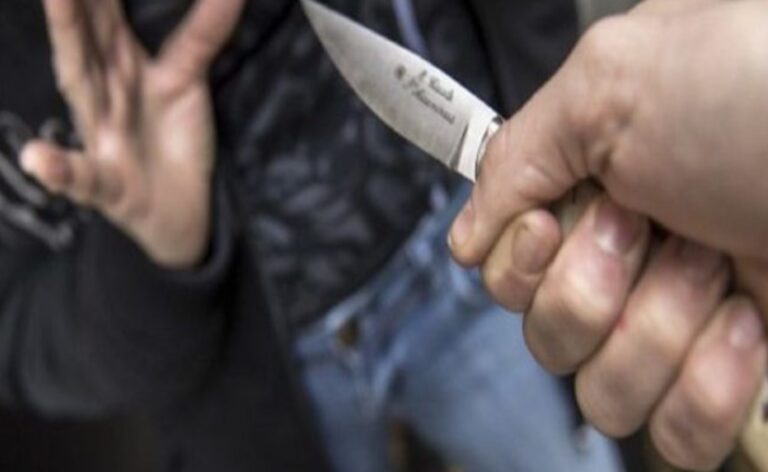 Un minor a fost înjunghiat în centrul orașului, în urma unui conflict între mai mulți tineri