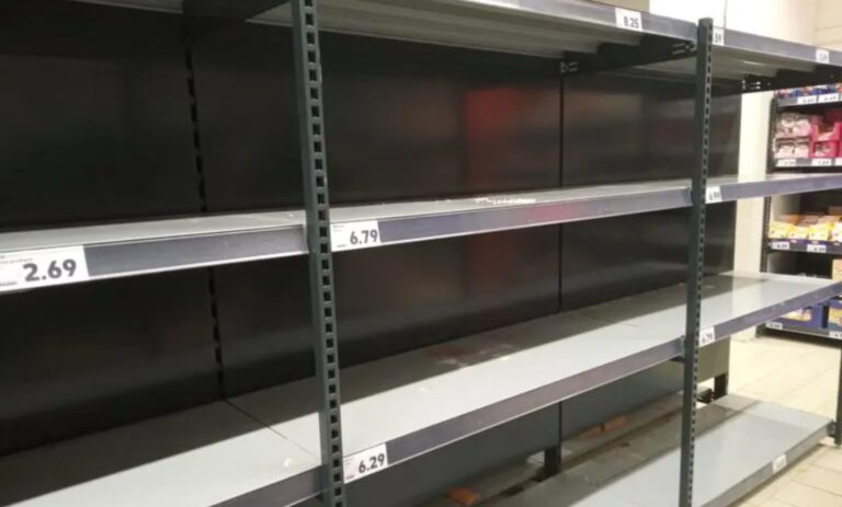 Nebunieeeee. Au golit rafturile unui supermarket din Câmpulung Muscel, înainte de vot! Ce s-a cumpărat la cote maxime…. Nebunieeeee. Au golit rafturile unui supermarket din Câmpulung Muscel, înainte de vot! Ce s-a cumpărat la cote maxime….