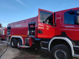 Panică la acest bloc. 22 de oameni evacuați de urgență, după un incendiu pornit de la o candelă