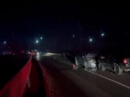 VIDEO. Accident rutier îngrozitor pe DN 73, Pitești – Câmpulung Muscel. Două mașini s-au izbit frontal, iar una a intrat în parapet. Cinci persoane rănite grav!